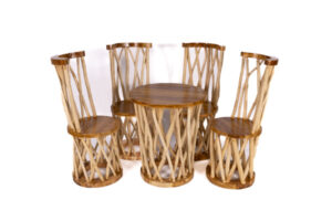 Conjunto de mesa y sillas de teca