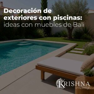 Decoración de exterior de piscina en casa con tumbona de madera y jardín cuidado