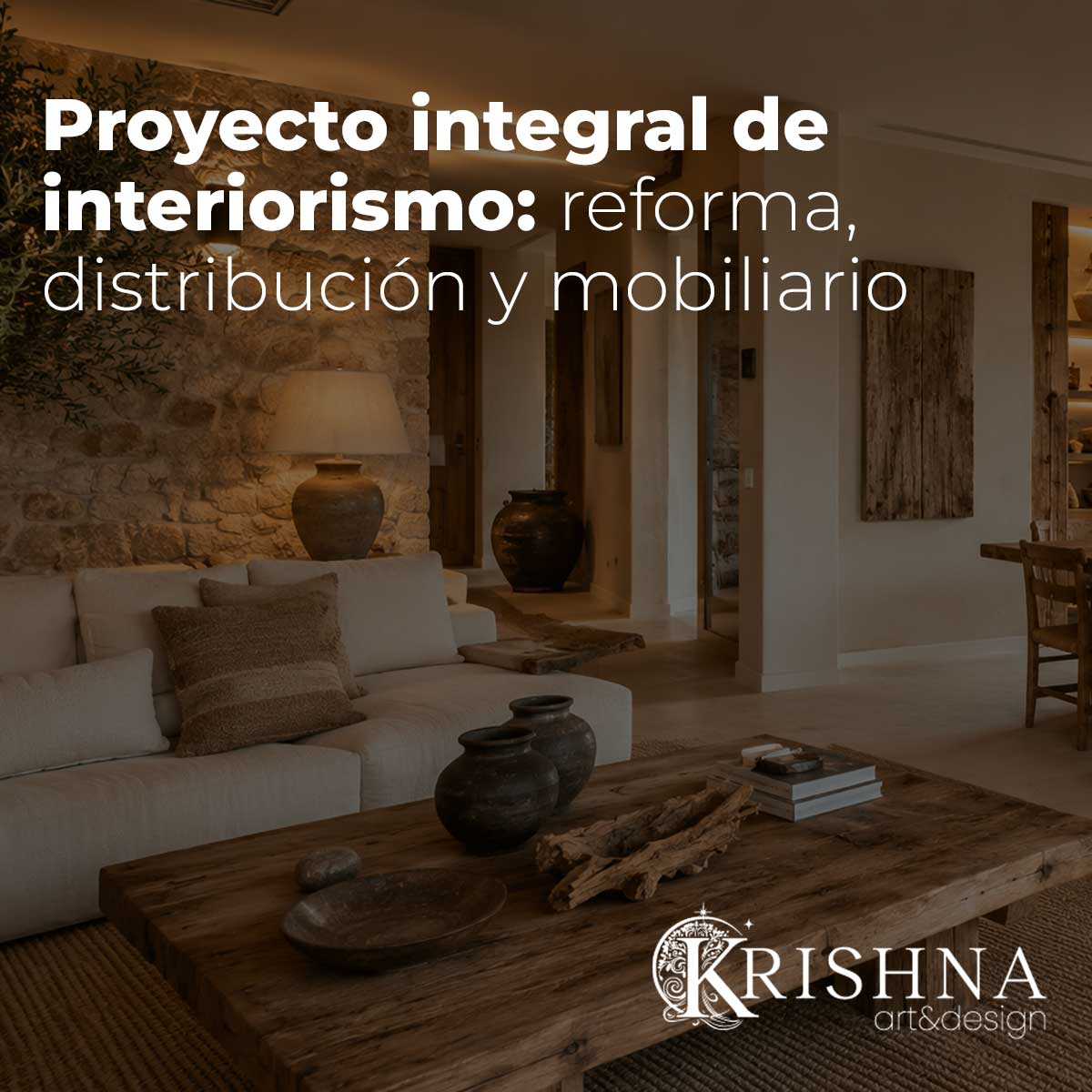 Proyecto integral de interiorismo con mobiliario de teca y piedra natural